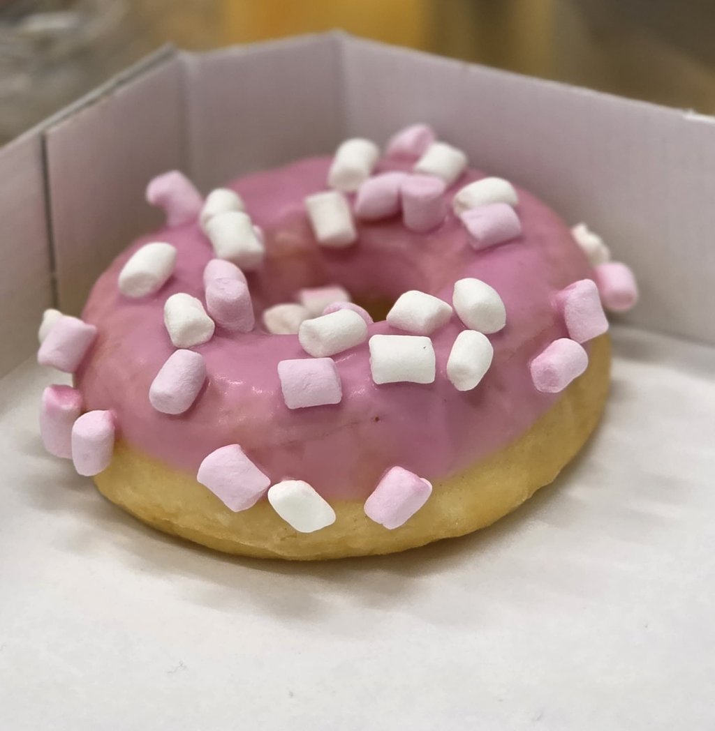 Belohnung nach dem Einsatz: Zur Stärkung der Feuerwehr in Burg darf es auch etwas Süßes sein.