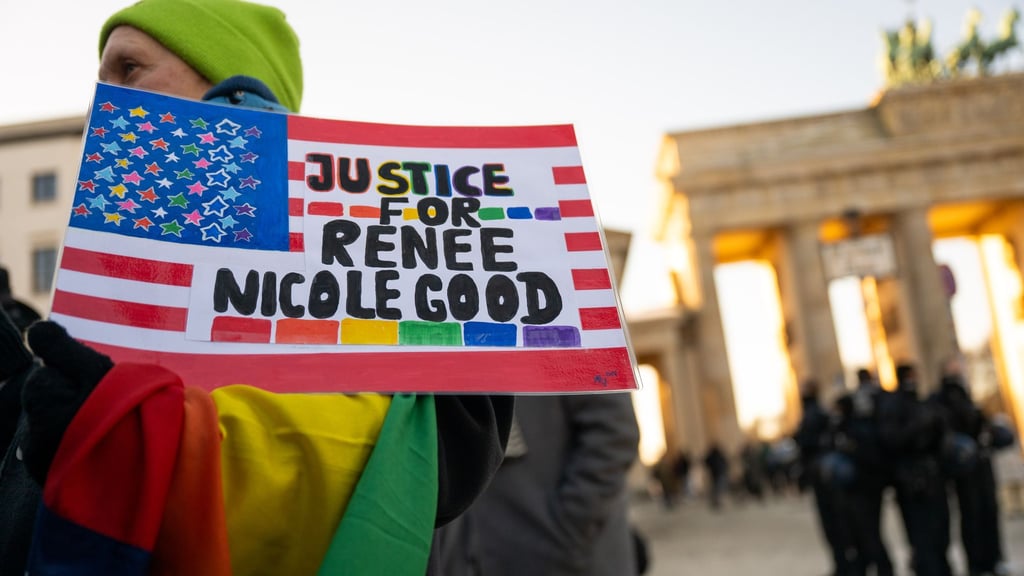 Mit einer Mahnwache in Berlin wird an Renee Nicole Good erinnert.