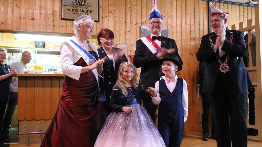 Selenia I. und Benedikt I. sind das erste Kinderprinzenpaar der halleschen Saalenarren.  