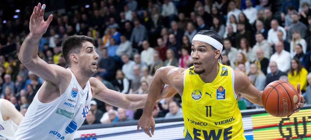 Oft einen Schritt zu spät: Jure Planinic (l.) und der Sytnainics MBC hatten gegen die Oldenburger um Nicholas Tischler das Nachsehen.