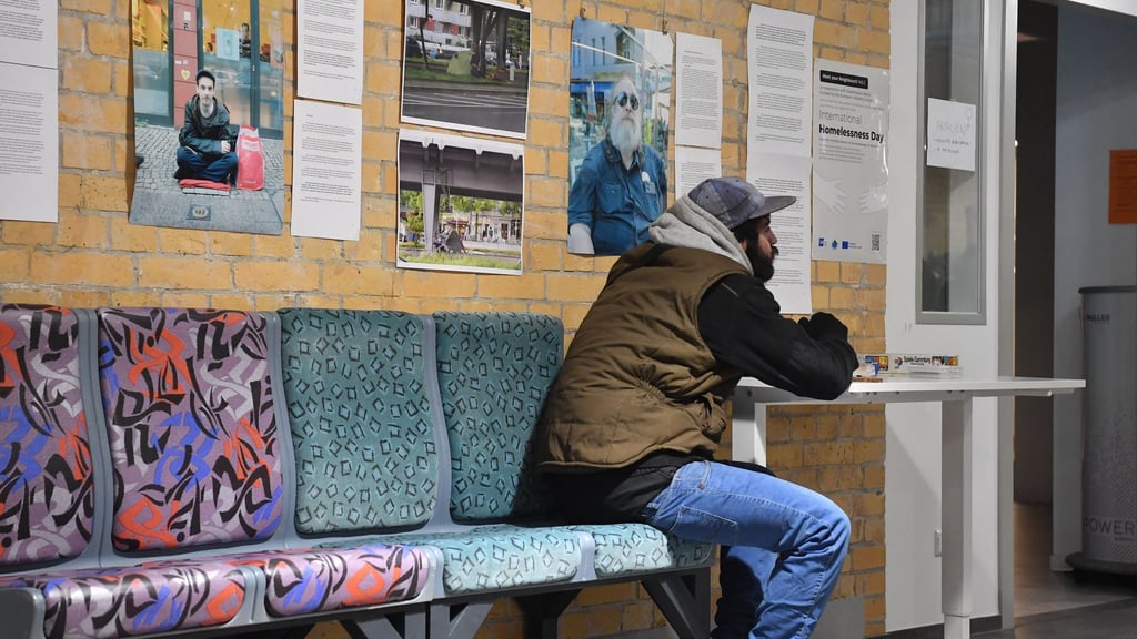 Ein Nachtcafé am Bahnhof Zoo bietet Zuflucht.