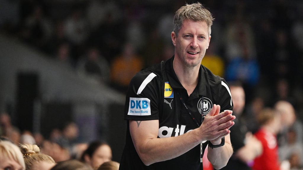 Markus Gaugisch bleibt Bundestrainer der deutschen Handballerinnen. (Archivbild)