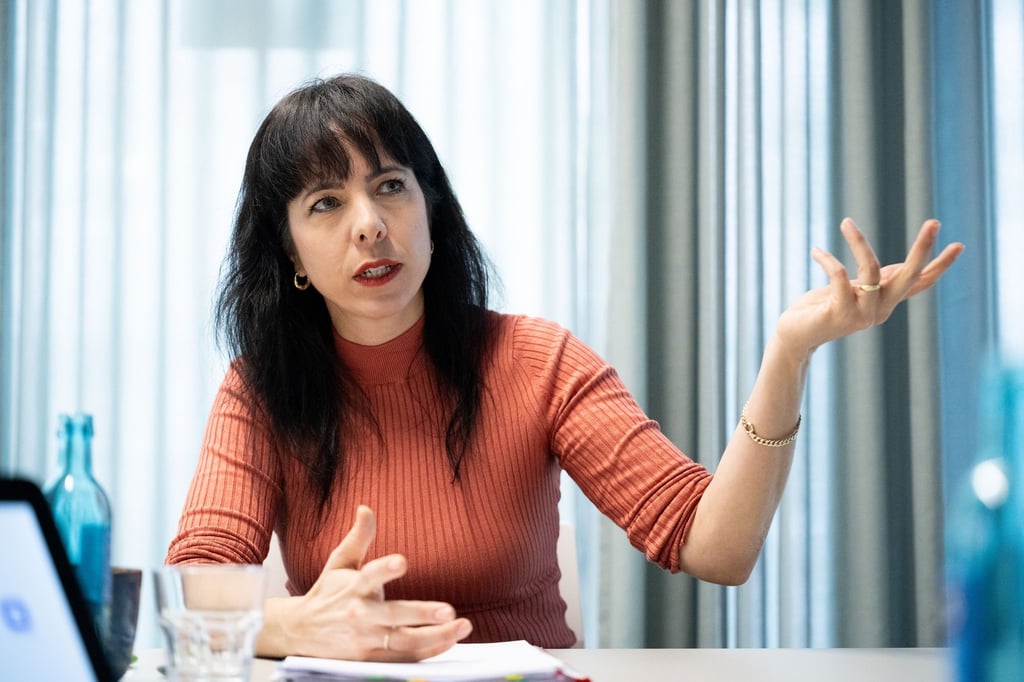 Linke-Spitzenkandidatin Elif Eralp setzt sich für mehr Mitsprachemöglichkeiten von Jugendlichen ein. (Archivbild)