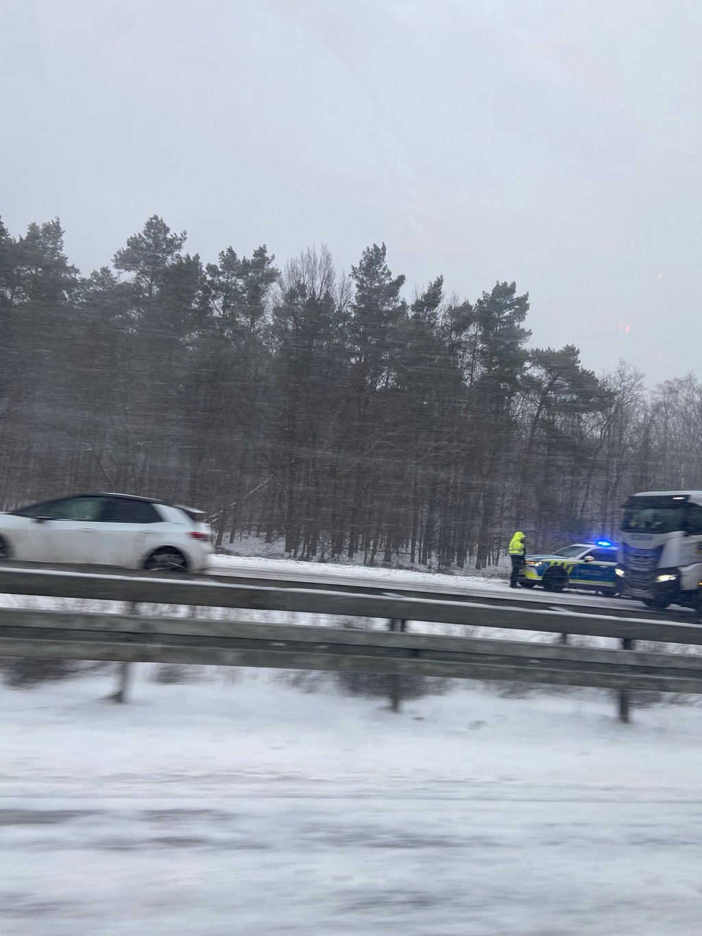 Über 20 Unfälle hat die Polizei auf der Autobahn 2 zwischen Theeßen und Alleringersleben in den vergangenen zwei Tagen registriert. Auch zwischen Lostau und Burg-Zentrum musste die Autobahnpolizei anrücken.