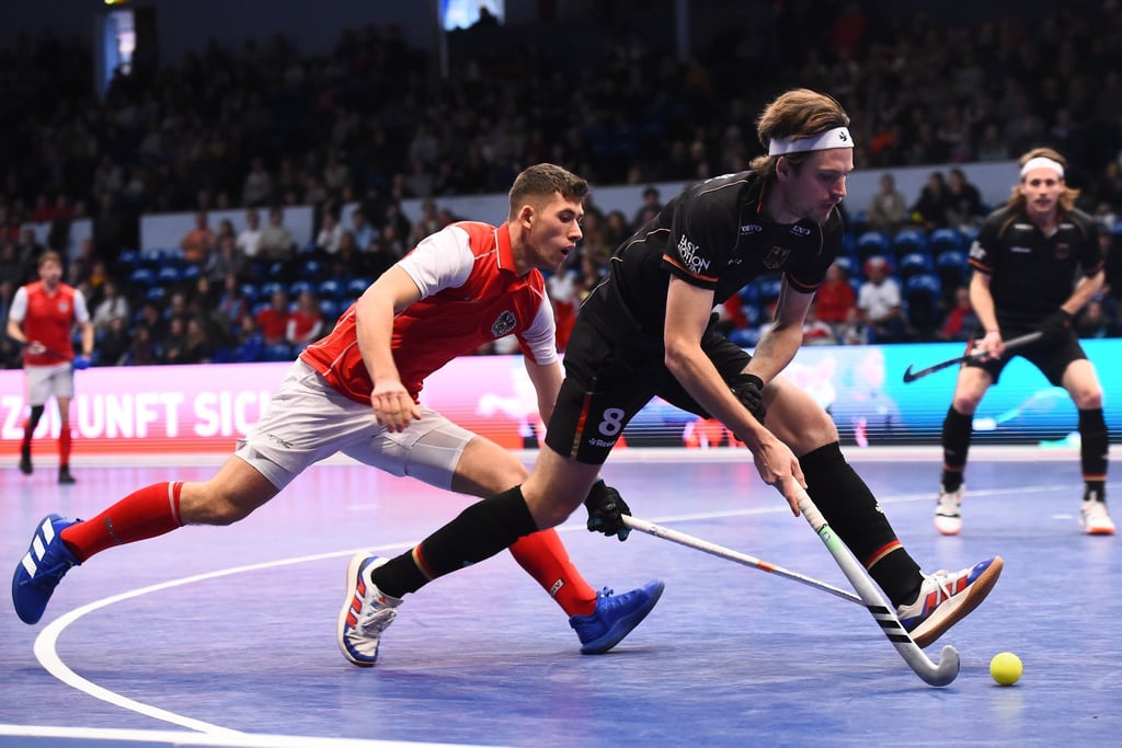 Kapitän Anton Boeckel (r.) hat mit den Hockey-Herren die Titelverteidigung bei der Heim-EM verpasst. (Archivbild)