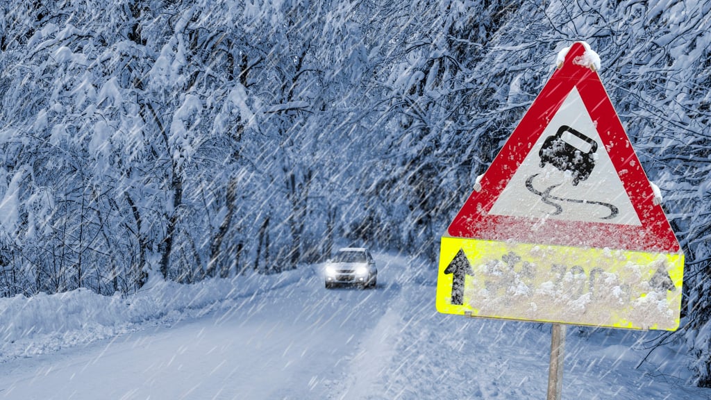 Nach frostigen Temperaturen am Wochenende sorgt ein Wetterumschwung am Montag für Blitzeis-Gefahr in Sachsen-Anhalt.