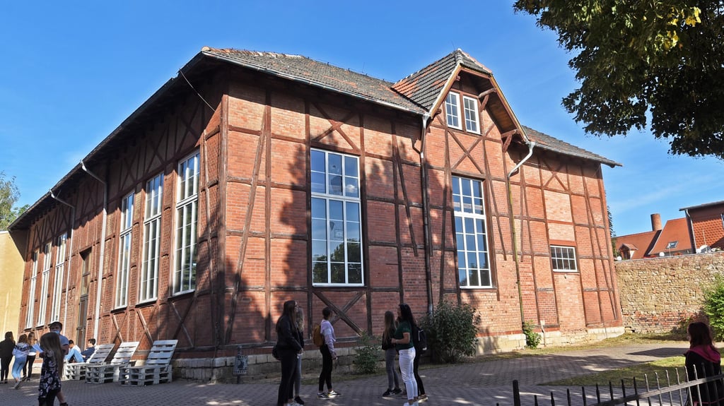 Die alte Turnhalle an der Burgschule in Aschersleben sollte schon lange einem Neubau gewichen sein.