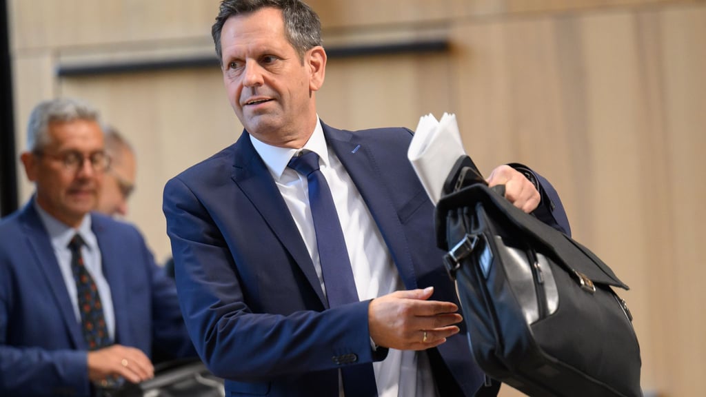 Olaf Lies zieht es 2026 gleich drei Mal für längere Reisen ins Ausland. (Archivbild)