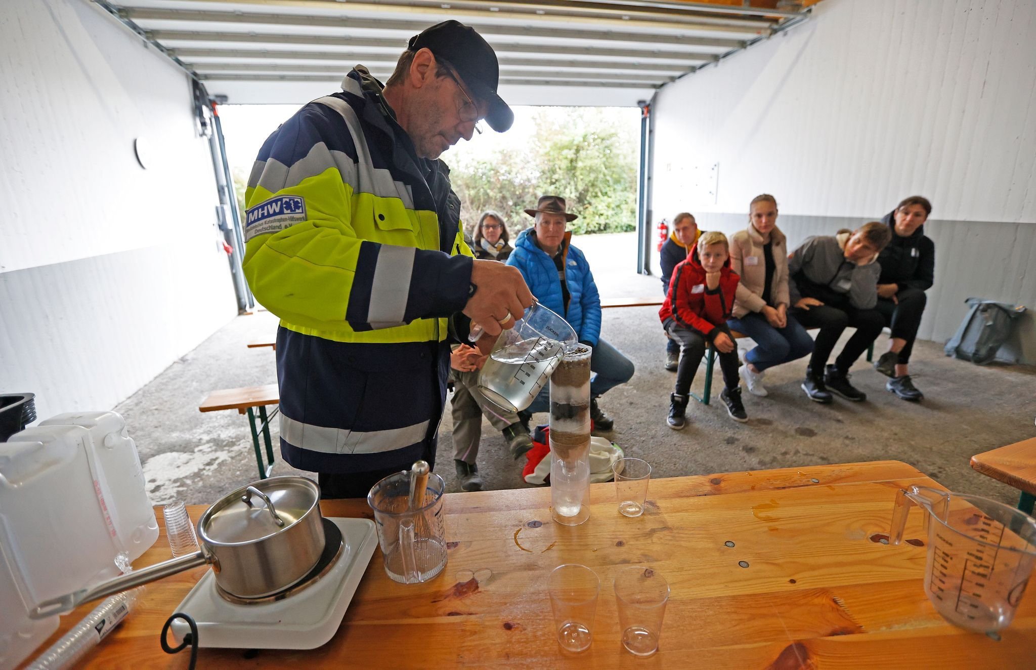 Nach Berliner Stromausfall: Zelten im Wohnzimmer - Ansturm auf Krisenkurse nach Blackout