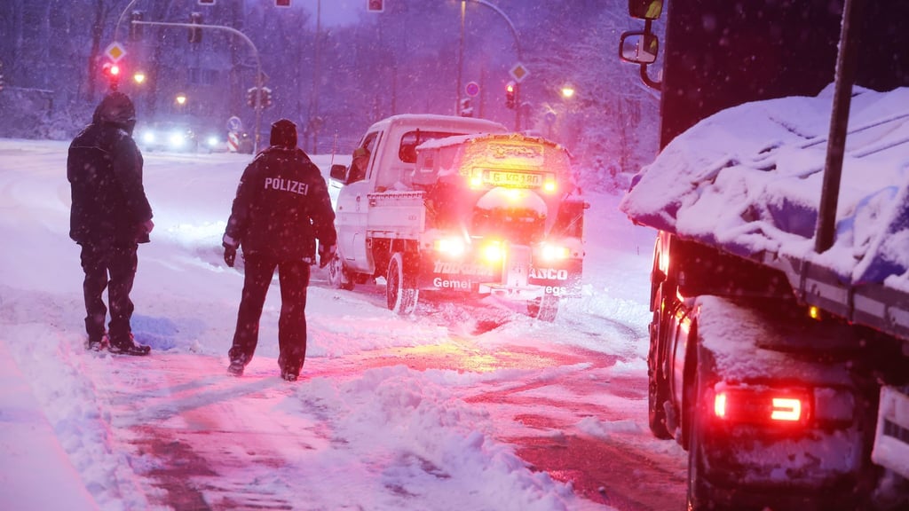 Am Montag kann Schneefall in Regen übergehen und beim Gefrieren laut Deutschem Wetterdienst (DWD) zu erheblichem Glatteis in ganz Thüringen führen.