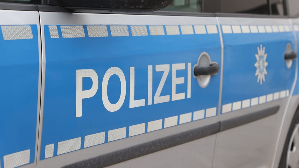 In Schönbeck ist ein Mann ausgeraubt und niedergeschlagen worden.