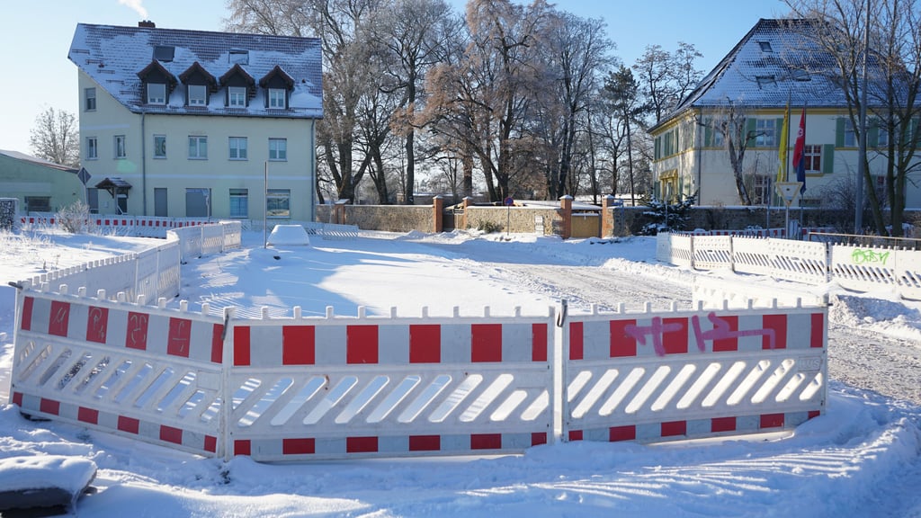 Die Baustelle zeigt: Die Heinrich-Heine-Straße soll in diesem Jahr weiter ausgebaut werden.