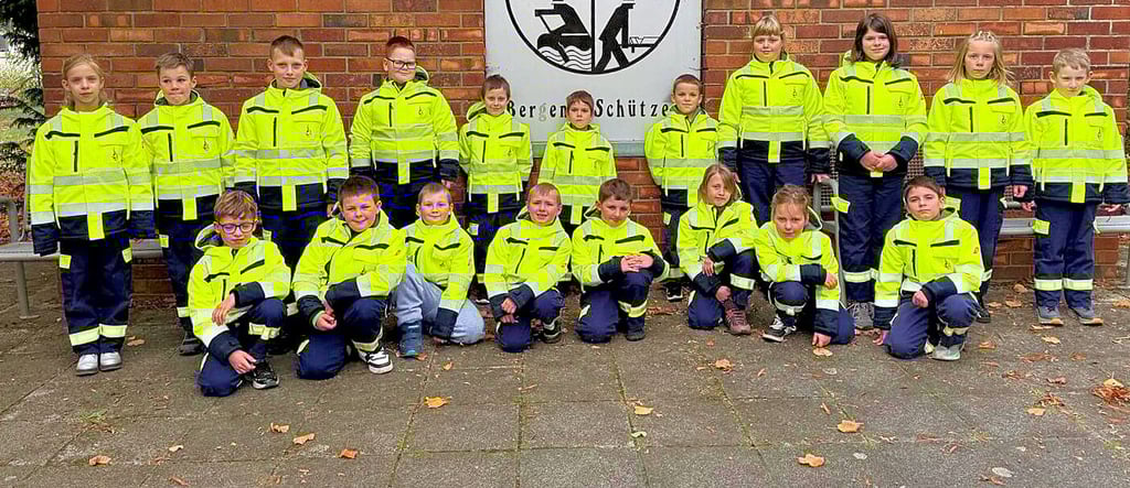 Zum 15-jährigen Bestehen der Kinderfeuerwehr Stendal ging in neuen Jacken zum Institut für Brand- und Katastrophenschutz nach Heyrothsberge.