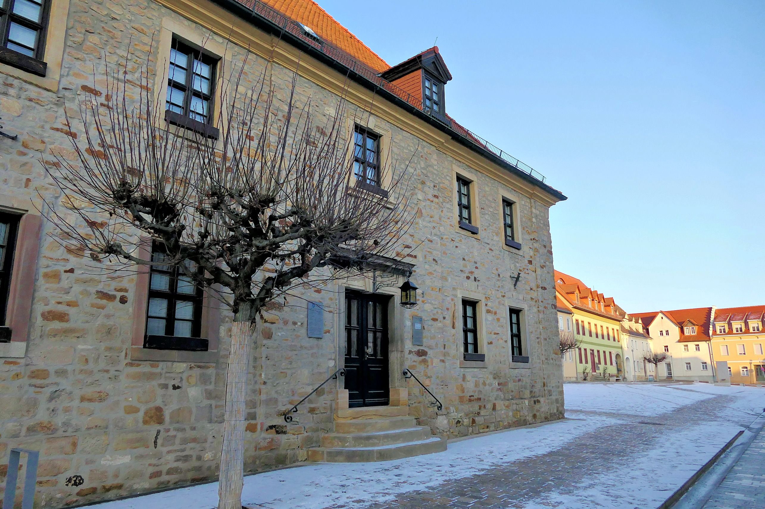 Überraschend Funde bei Vorbereitungen: Bereit für die Säge: So wird Bad Lauchstädts Rathaus saniert
