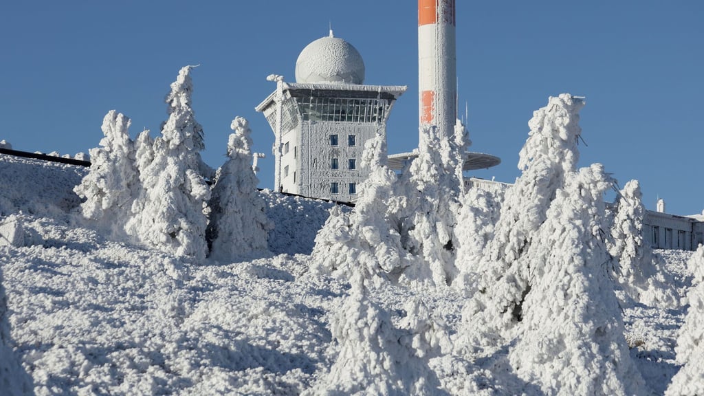 Am Sonntag lockte bestes Winterwetter Wanderer und Langläufer in den Harz. (Archivbild)