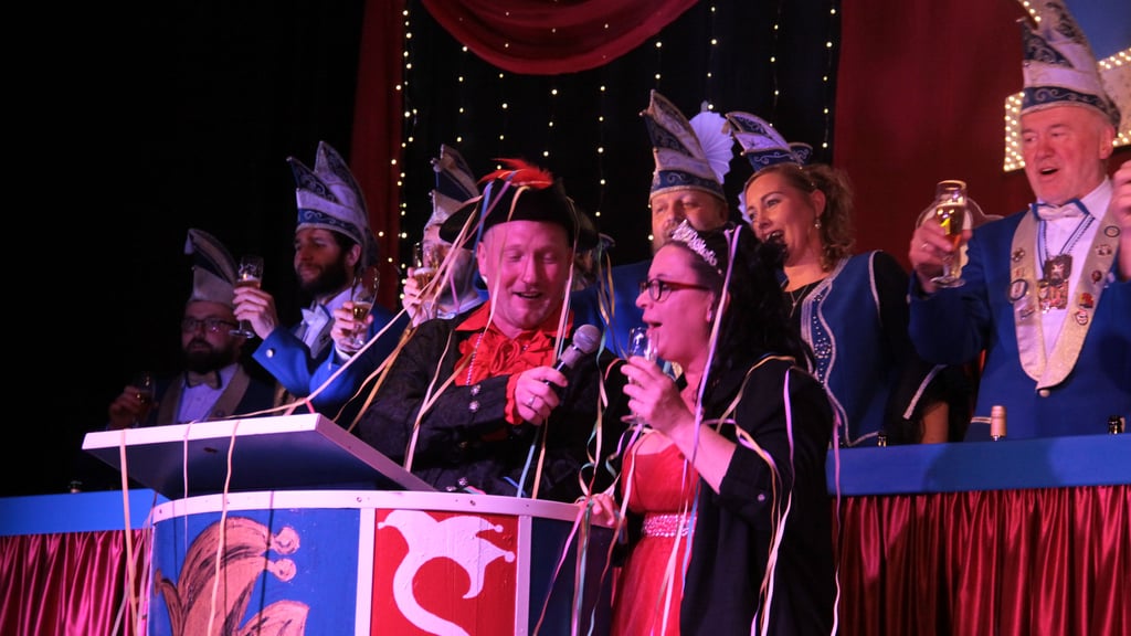 Das Prinzenpaar Christian lll. und Nicole l. mit dem Elferrat.