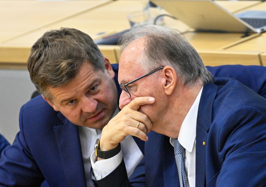 „Ich habe von ihm gelernt, dass man vielleicht über manche Dinge noch mal eine Nacht schläft, bevor man sie entscheidet“, sagt Sven Schulze (CDU) über Reiner Haseloff (CDU). (Archivbild)