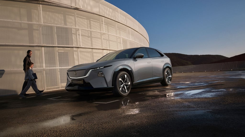 Der Mazda CX-6e soll im Sommer zu Preisen ab 50 000 Euro auf den Markt kommen.
