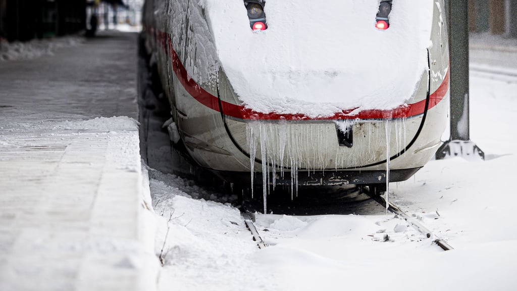 Die Bahn gerät bei Extremwetterlagen immer wieder in Bedrängnis. (Archivbild)
