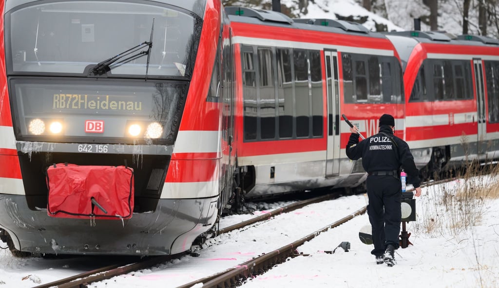 Die Fahrgäste blieben unverletzt.