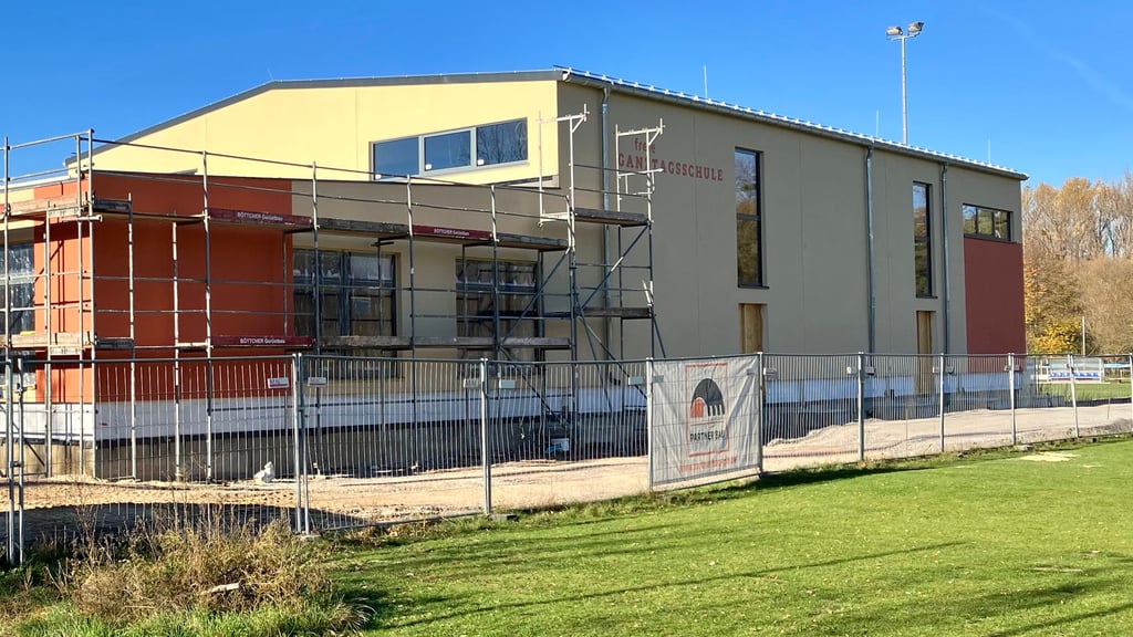 Die Freie Ganztagsschule Neinstedt lässt eine Turnhalle errichten. Damit verbunden ist die Umgestaltung des Bode-Stadions. 