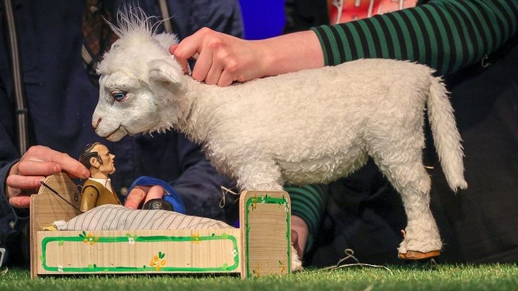 „Josef Schaf will auch einen Menschen“ im Magdeburger Puppentheater.