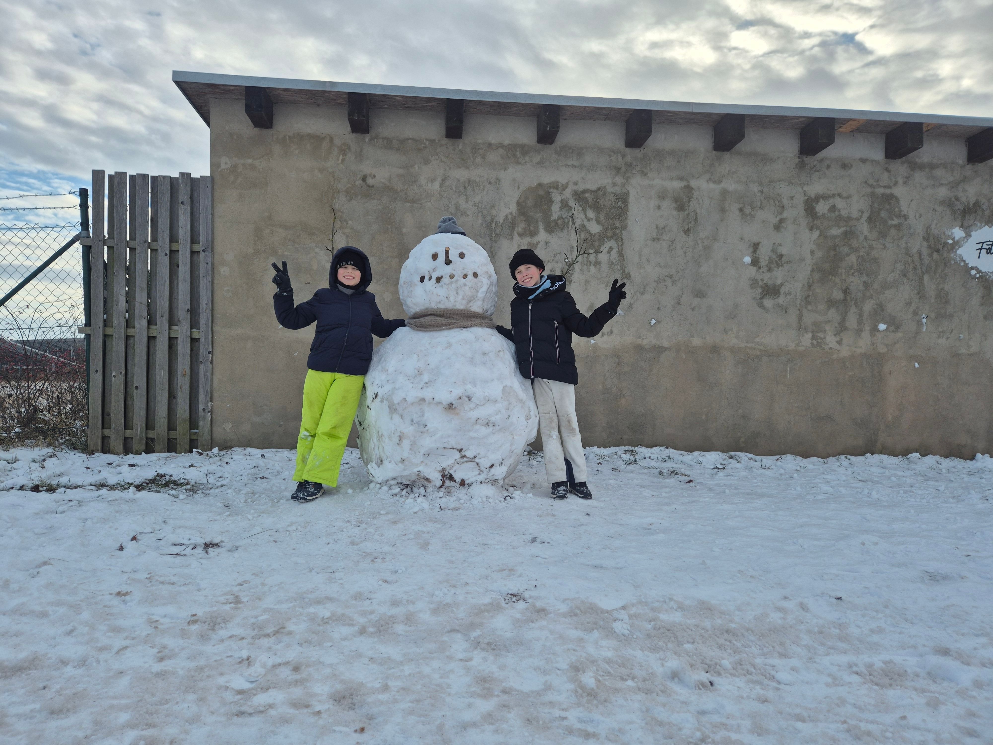 Zeigt her eure Schneemänner!: Fotos aus Leser-Aktion: Kunstwerke stehen prächtig in den Gärten der Börde