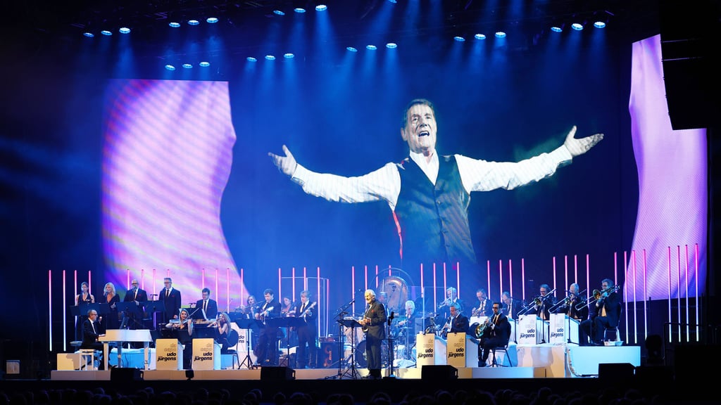 Bandleader Pepe Lienhard (vorn, Mitte) bei einem früheren „Da Capo“-Auftritt in Erfurt