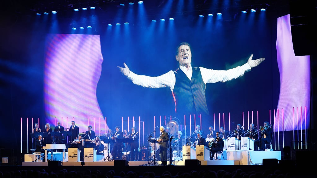 Bandleader Pepe Lienhard (vorn, Mitte) bei einem früheren „Da Capo“-Auftritt in Erfurt