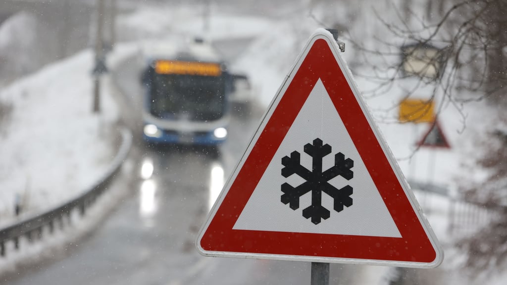 Aufgepasst: Am Dienstag, 13 Januar, soll es auf den Straßen im Landkreis Stendal glatt werden. 