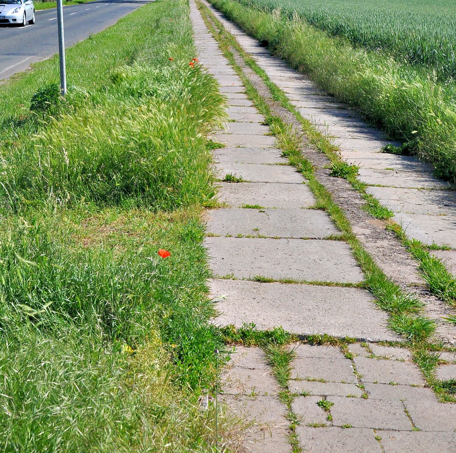 Radfahren und Wege: Keine Besserung für 400 Meter Radweg, der eigentlich keiner ist?