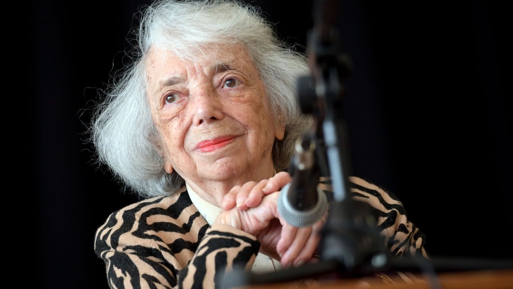 Die Holocaust-Überlebende Margot Friedländer (1921-2025) war mehrfach im Hans-Carossa-Gymnasium in Gatow im Berliner Bezirk Spandau zu Gast, hier im Jahr 2017. (Archivbild)
