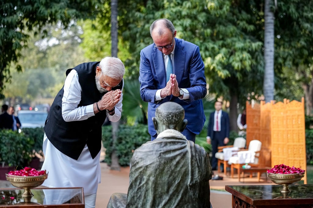 An Gandhis früherer Wirkungsstätte würdigten Merz und Modi den Freiheitskämpfer.
