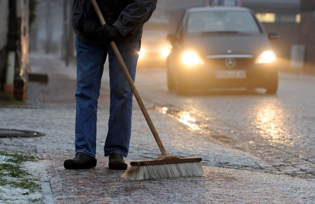 Sturmtief Elli sorgte in den letzten Tagen für Chaos. Doch wer haftet eigentlich bei Unfällen, wenn Wege und Straßen nicht geräumt sind?