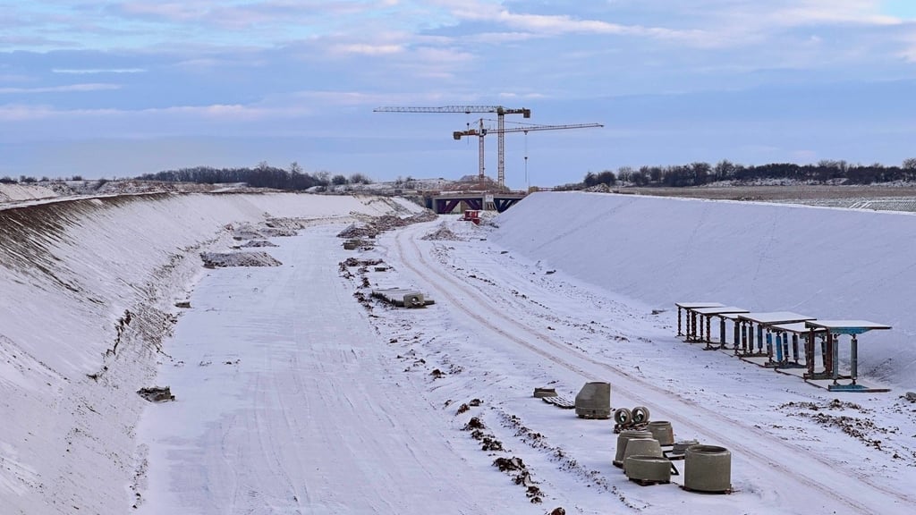 Die Zufahrt zum Landschaftstunnel bei Friedrichsschwerz: Am Horizont ist er zu sehen.