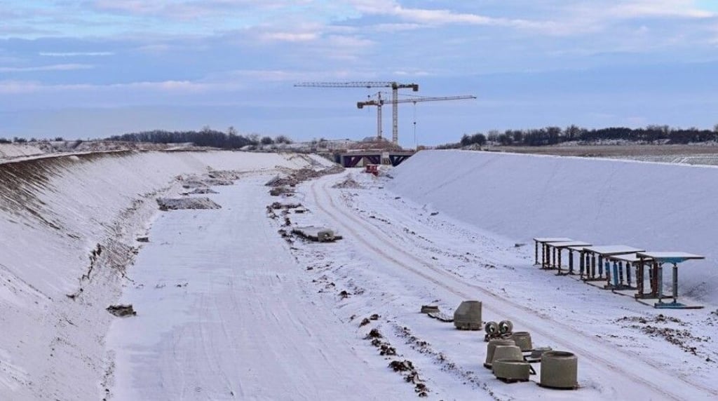 Die Zufahrt zum Landschaftstunnel bei Friedrichsschwerz: Am Horizont ist er zu sehen.