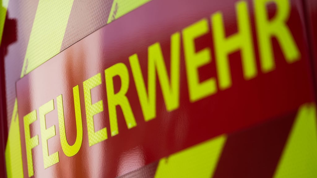 Die Feuerwehr löschte den Brand. (Symbolbild)