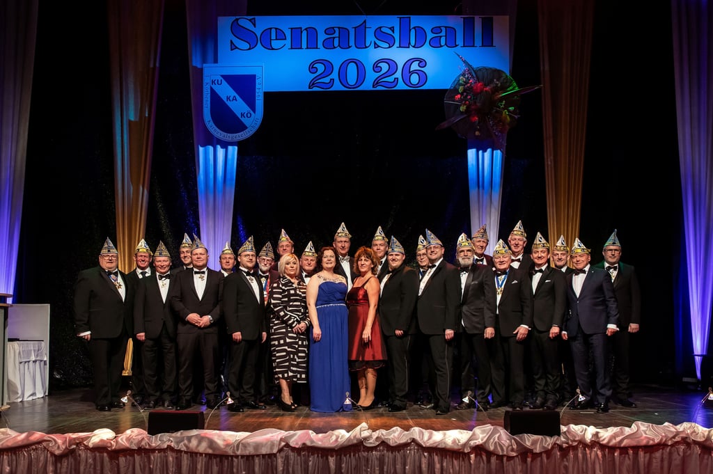 Gruppenbild der Senatoren mit den anwesenden Mitgliedern der Sponsorenfamilie