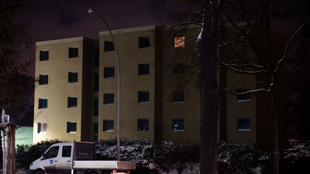 Im Berliner Südwesten war es nach einem Brandanschlag auf eine Kabelbrücke zu einem großflächigen Stromausfall gekommen. (Archivfoto)