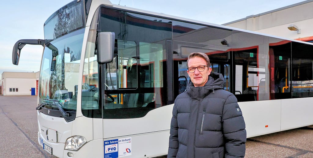 Torsten Holm-Dankert, Chef der  PVG, spricht von „erheblichen Veränderungen“ für den kreiseigenen Busbetrieb und erzählt, welche das sind.
