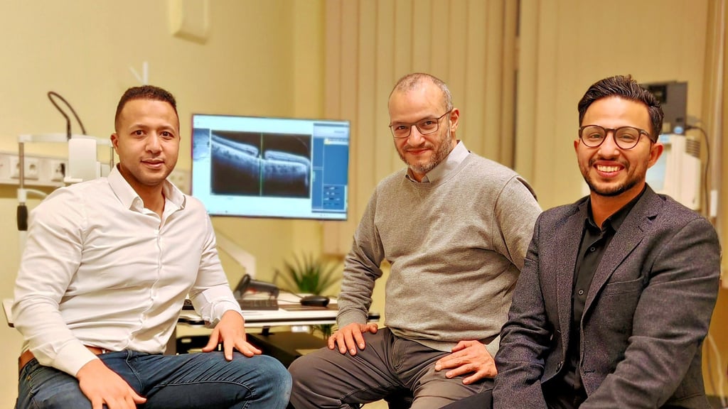 Sie gehören zum vierköpfigen Ärzteteam des Augenzentrums „Roya“ in Stendal (von links): Mohammed Nasr, Dr. Ahmed Samir Alfaar und Haytham Saleh.