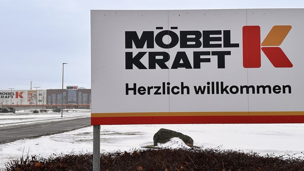 Die Uhr tickt: Ende März ist für Möbel Kraft in Halle-Peißen Schluss.