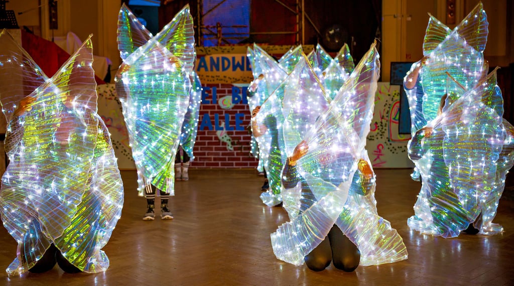 Es werde Licht: Das Showballett des Großjenaer Karnevalsvereins probt im Naumburger Ratskeller.