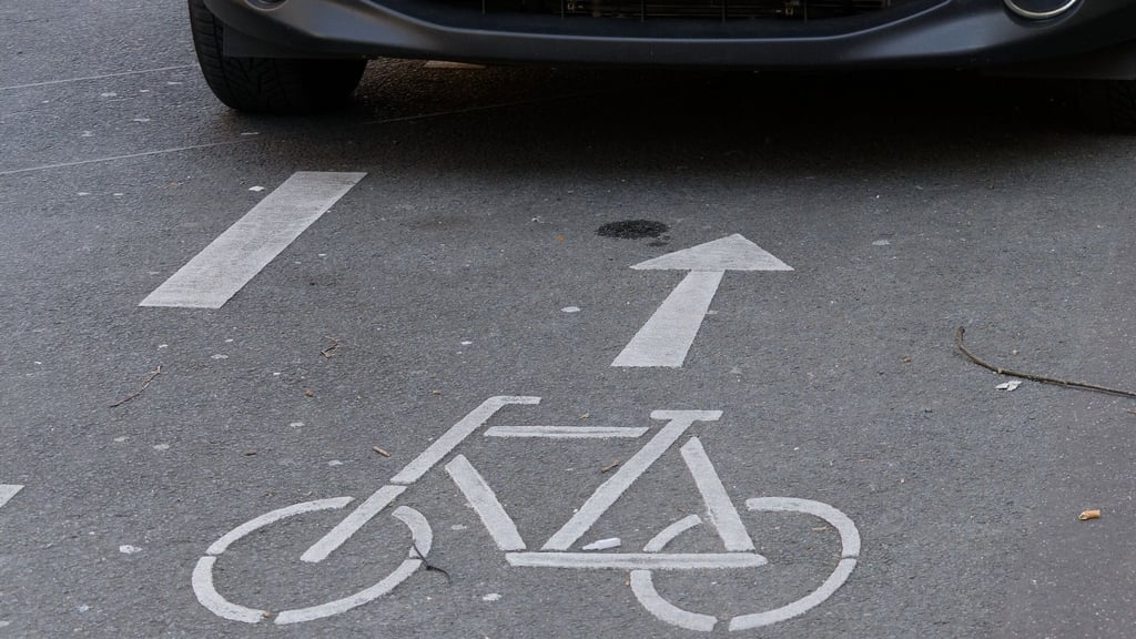 Verkehrswidrig geparkt: Wer beim Hochladen von Beweisfotos den Datenschutz verletzt, kann selbst belangt werden.