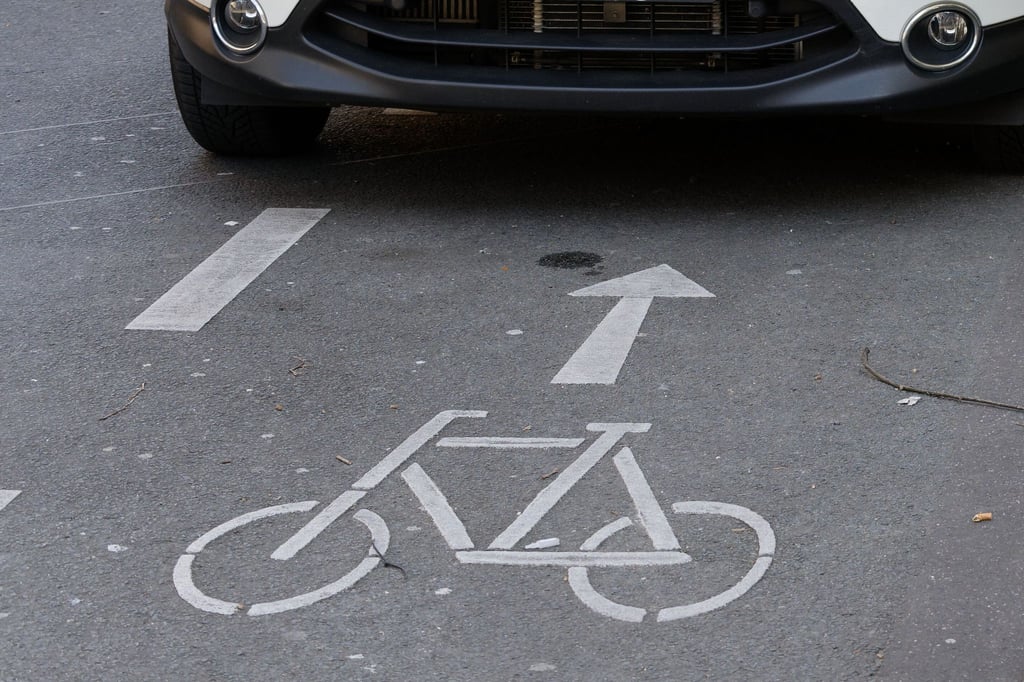 Verkehrswidrig geparkt: Wer beim Hochladen von Beweisfotos den Datenschutz verletzt, kann selbst belangt werden.