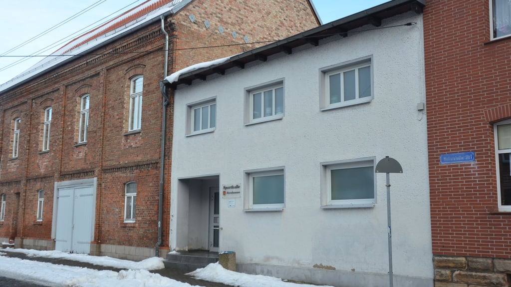 Im Oschersleber Stadtrat wird über einen Ersatz für die Sporthalle in Hornhausen diskutiert. Auch die Stadtverwaltung äußert sich über eine mögliche Investition im Ortsteil.