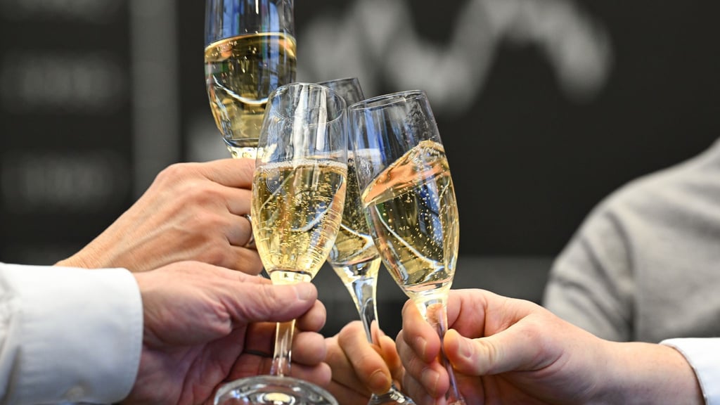 Jeder Fünfte in Deutschland investiert an der Börse. (Archivbild)