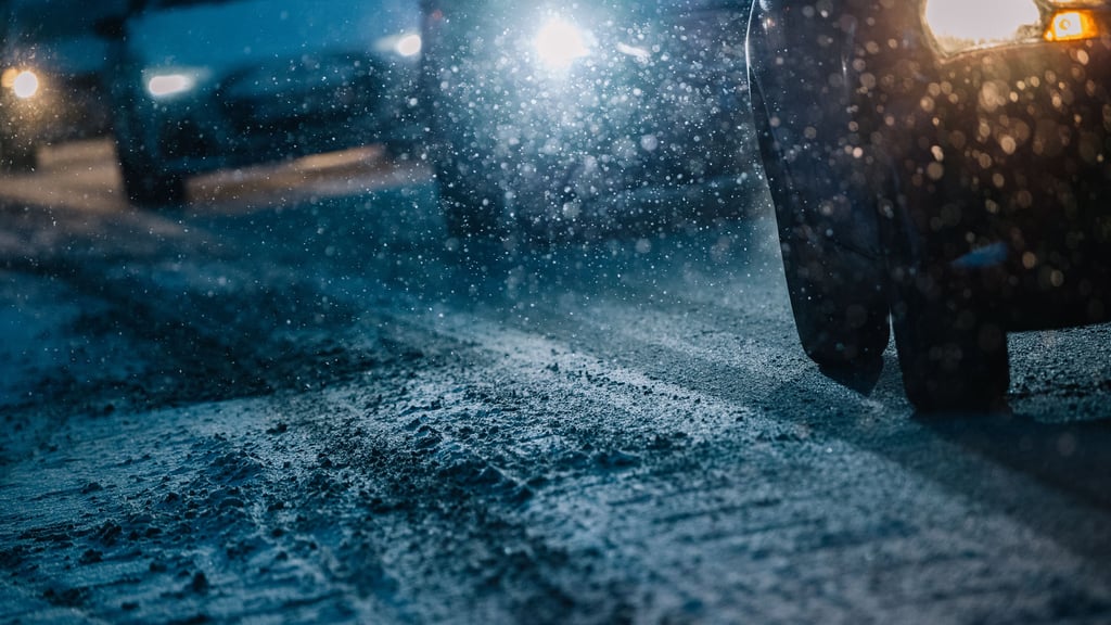 Leere Batterie, festgefahren im Schnee oder zugefrorenes Türschloss - bei den aktuellen Temperaturen sind die Fahrer von der Pannenhilfe besonders gefragt.