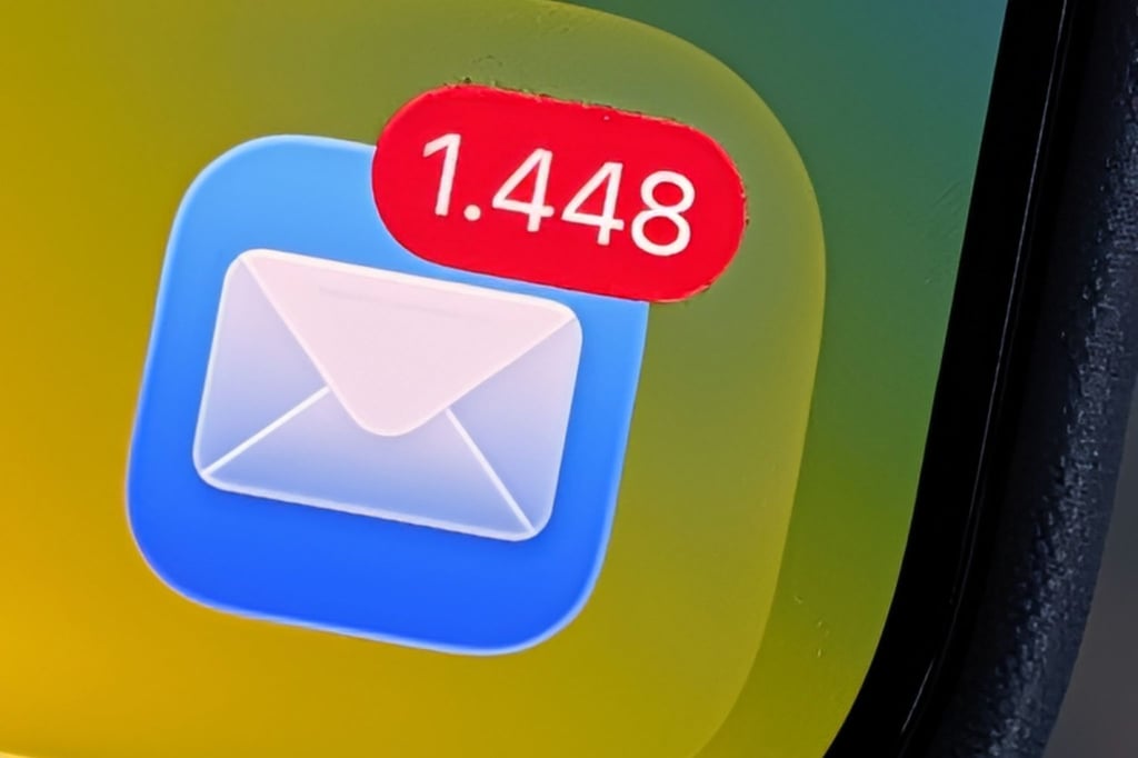 Nach einer Bitkom-Studie landen im Durchschnitt täglich 53 Mails in geschäftlichen Mail-Postfächern.