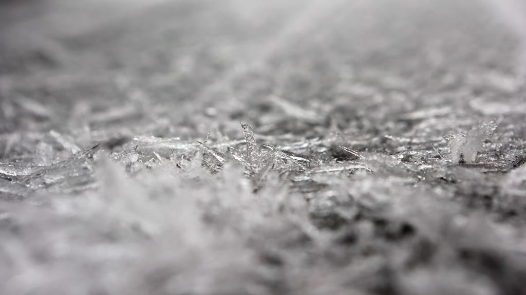 In Sachsen-Anhalt besteht eine Unwetterwarnung wegen Glätte. (Symbolbild)